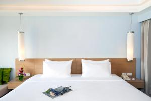Ein Bett oder Betten in einem Zimmer der Unterkunft Beyond Karon