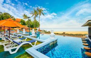 Der Swimmingpool an oder in der Nähe von Beyond Karon
