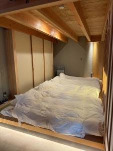 Postel nebo postele na pokoji v ubytování 出雲の貸別荘 まちとけ大社