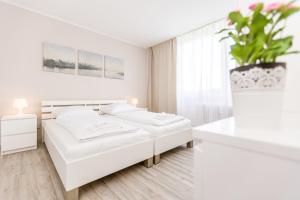 Ένα ή περισσότερα κρεβάτια σε δωμάτιο στο Fully Equipped Apartments with Balcony