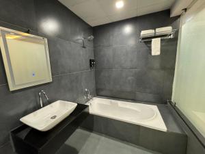 Areca Palms Hotel & Resort的一间浴室