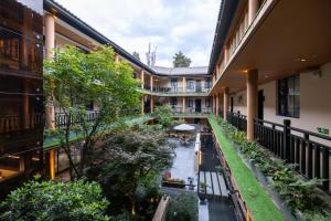 Zahrada ubytování Lijiang Joland Guest House