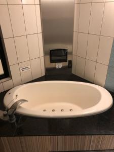 Bilik mandi di ホテルハンズ