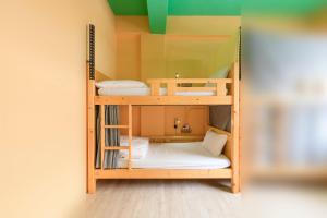 Lliteres en una habitació de Dumbo Hostel Hualien