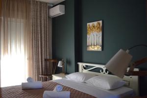 a bedroom with a bed and a green wall at Apartment Achilles in Litochoro