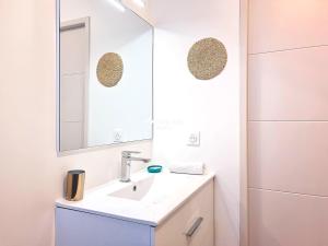 a bathroom with a white sink and a mirror at Ti Kaz Sékoya - villa 2 chambres - Saint- Pierre in Casabona +12 photos