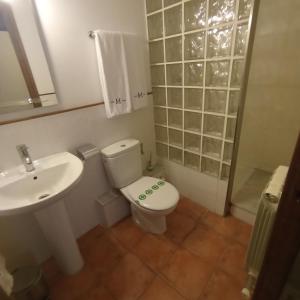 Koupelna v ubytování Apartaments Can Lo