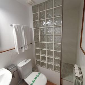 Koupelna v ubytování Apartaments Can Lo