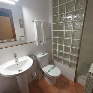 Koupelna v ubytování Apartaments Can Lo