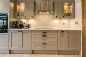 Kuchyň nebo kuchyňský kout v ubytování La Flora -Bracklesham Bay + 61 fotografií