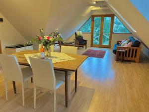 Galeriebild der Unterkunft Loft first floor unit - views, spacious, bright in Kapstadt