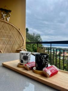 Balcone o terrazza di The Birdsong between two lakes