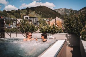 Nespecifikovaný výhled na hory nebo výhled na hory při pohledu z aparthotelu