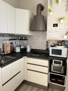 Cucina o angolo cottura di The Birdsong between two lakes