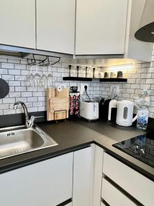 Cucina o angolo cottura di The Birdsong between two lakes