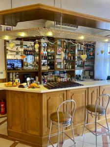 a kitchen with a bar with two chairs and a counter at HOTEL RESTAURACJA WESOŁA in Lisia Góra