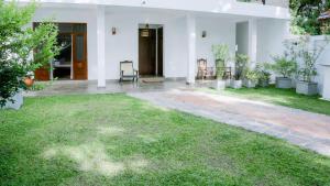 Gallery image of Ceylonray Travels and Holidays in Hikkaduwa