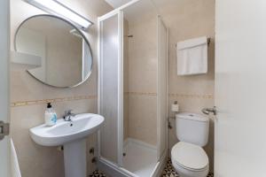 Koupelna v ubytování Can Salva amb Jacuzzi privat + 24 fotografií