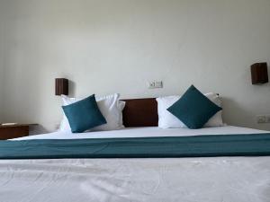 Katil atau katil-katil dalam bilik di Nico Beach Hotel