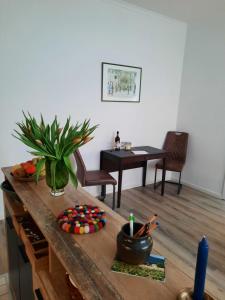 a living room with a table and a dining room at Gemütliches Nest in bester Kölner City-Wohnlage in Cologne +13 photos