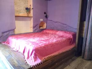 A bed or beds in a room at Casa Rural tía Salomé
