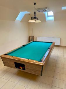 a pool table in the middle of a room at HOTEL RESTAURACJA WESOŁA in Lisia Góra