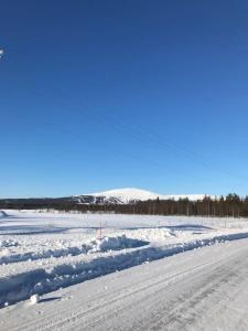 Tievaharju Cabin v zimě