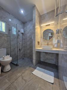 Koupelna v ubytování Villa Alessandra Homestay + 37 fotografií