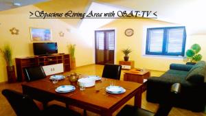 TV a/nebo společenská místnost v ubytování House White Stone Split