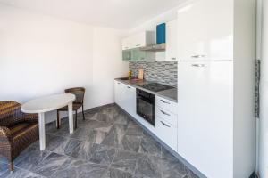 Kuchyň nebo kuchyňský kout v ubytování Villa Christina