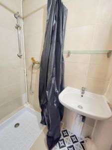 Kúpeľňa v ubytovaní SULLY Studio 24 m2 Paris Nord