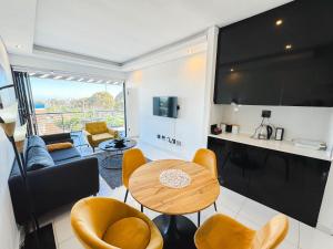Kuchyň nebo kuchyňský kout v ubytování Greystone Executive Apartments
