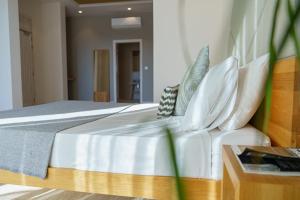 a bedroom with a bed with white sheets and pillows at Villa dei Venti in Qala