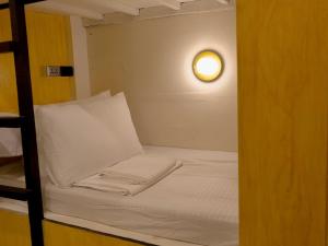 Giường trong phòng chung tại Kada Hostel by Surfsand