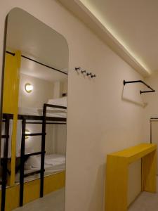 Giường trong phòng chung tại Kada Hostel by Surfsand