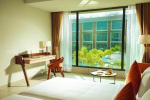 A bed or beds in a room at Elements by Rosetta