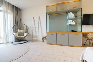a living room with a tv and a chair at Villa dei Venti in Qala