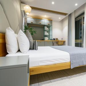 a bedroom with a large bed with white pillows at Villa dei Venti in Qala