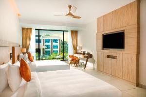 A bed or beds in a room at Elements by Rosetta