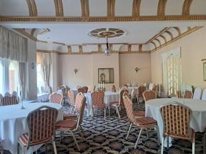 Posezení v ubytování Prince Of Wales Hotel