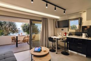 Nhà bếp/bếp nhỏ tại Callista Seafront Studio +24 ảnh