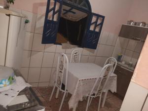 a kitchen with a table and chairs and a mirror at Casa Lorena in Lençóis