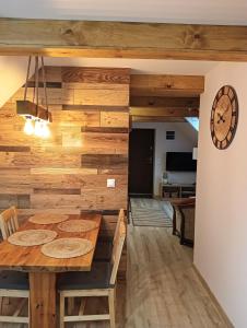 Μια τηλεόραση ή/και κέντρο ψυχαγωγίας στο Malbork ,,Na poddaszu" +38 φωτογραφίες