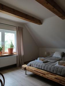 Ένα ή περισσότερα κρεβάτια σε δωμάτιο στο Malbork ,,Na poddaszu"