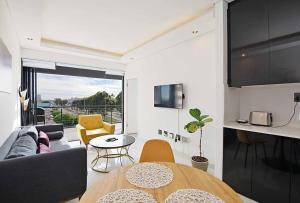 TV a/nebo společenská místnost v ubytování Greystone Executive Apartments