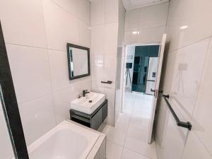 Koupelna v ubytování Greystone Executive Apartments + 24 fotografií