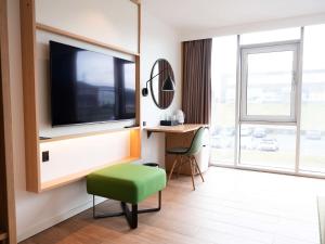 Hilton Garden Inn Faroe Islands TV 또는 엔터테인먼트 센터