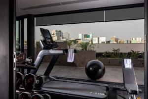 Fitness centrum a/nebo fitness zařízení v ubytování Doubletree By Hilton Lima San Isidro
