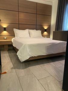 Postel nebo postele na pokoji v ubytování flamingo hotel irbid