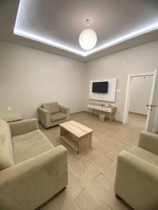 TV a/nebo společenská místnost v ubytování فندق جولدن نيو العرين - Golden New Alarin + 14 fotografií
